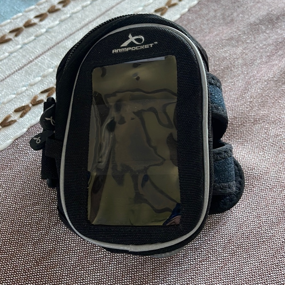 Armpocket arm band